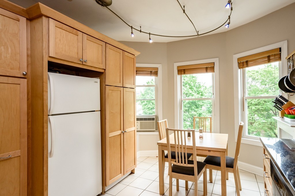 14 Linden Street, Unit 7 Brookline, MA 02445 - Photo 7 of 22