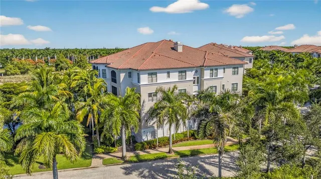 $2,695,000 | 2555 Marquesa Royale Lane, Unit 202, Naples, FL 34109