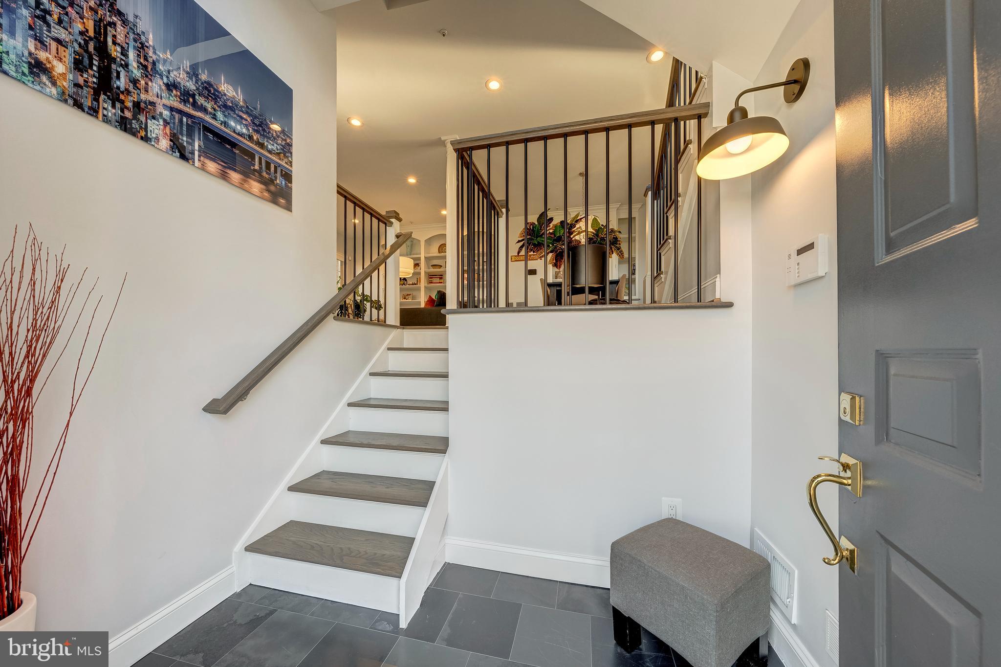 1500 North Colonial Terrace Arlington, VA 22209 - Photo 6 of 67 Foyer