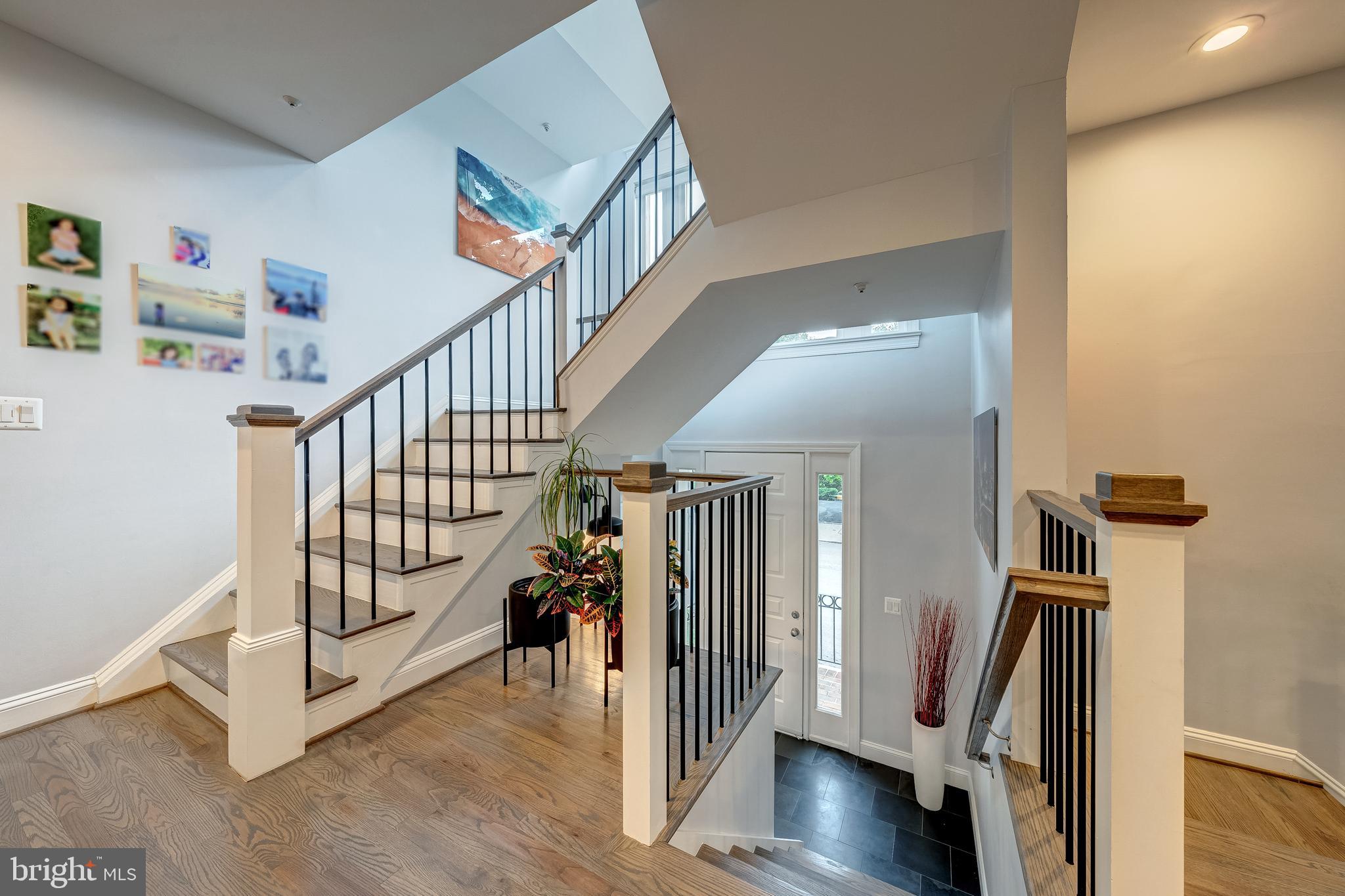 1500 North Colonial Terrace Arlington, VA 22209 - Photo 7 of 67 Foyer