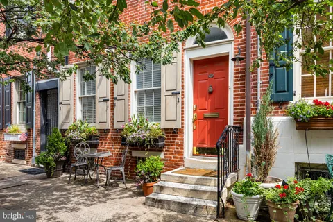 $1,299,500 | 129 Bainbridge Street, Philadelphia, PA 19147
