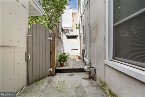 $1,299,500 | 129 Bainbridge Street, Philadelphia, PA 19147