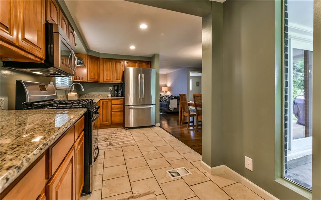 704 Flint Road Allison Park, PA 15101 - Photo 7 of 24 Exceptional New Kitchen with Granite Counter Tops and new stainless appliances
