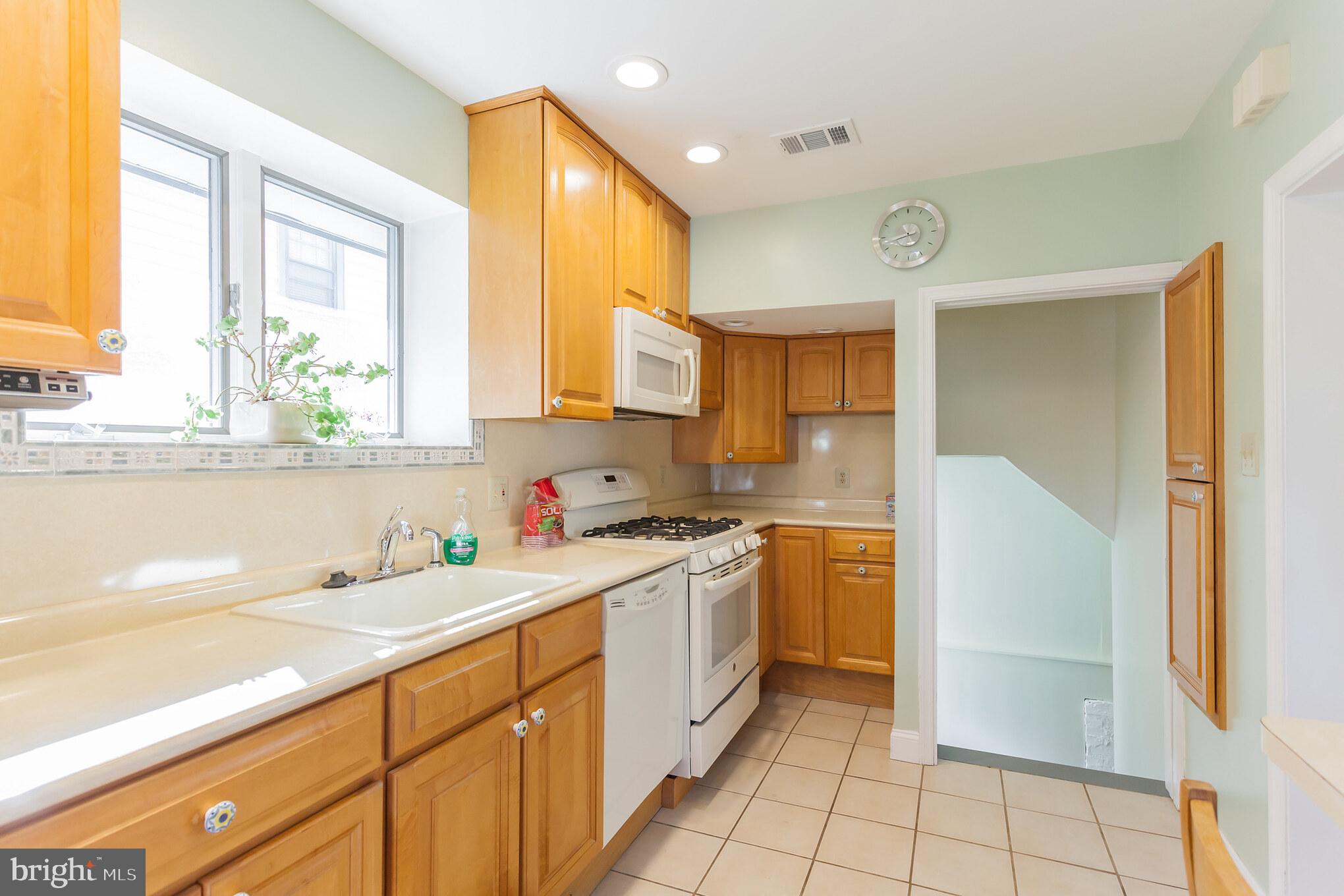 33 East Clearfield Road Havertown, PA 19083 - Photo 17 of 43