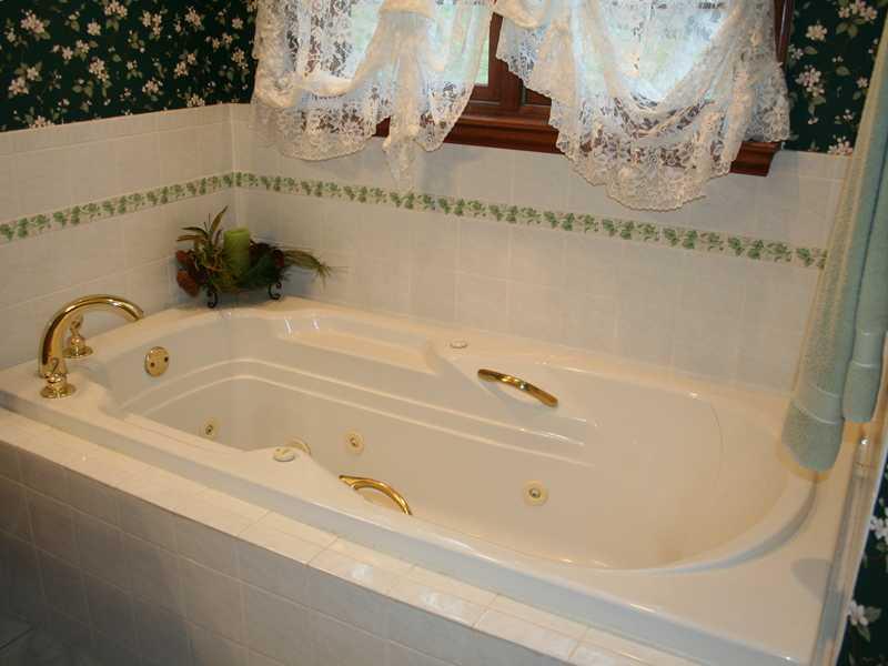 467 Wises Grove Road New Brighton, PA 15066 - Photo 9 of 19 Master Bath/Spa. Large jet tub in master bath. There s also a shower in the private commode area.