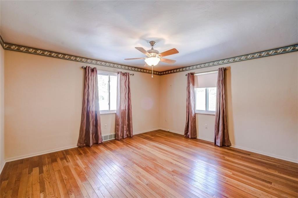 210 Crestmont Road Pittsburgh, PA 15237 - Photo 11 of 24 A second bedroom offers room for family and guests.