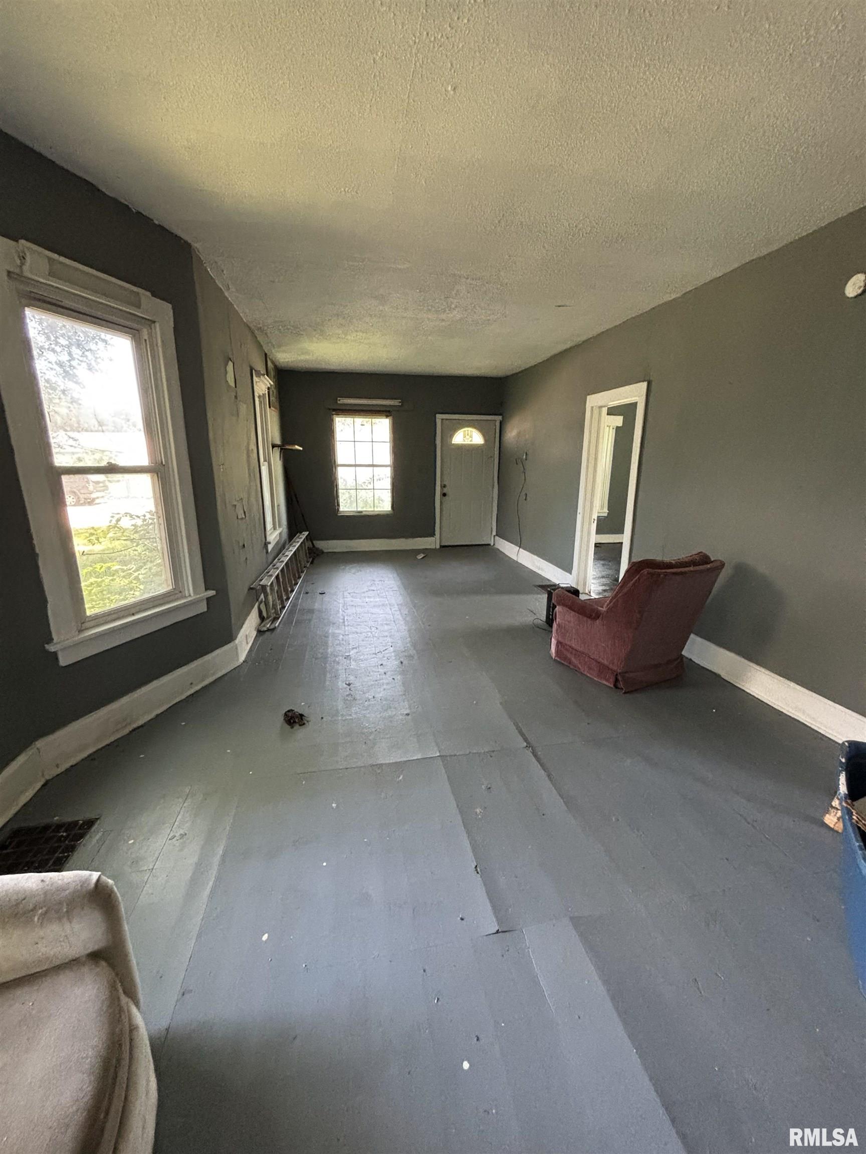 205 2nd Street South Pekin, IL 61564 - Photo 9 of 41