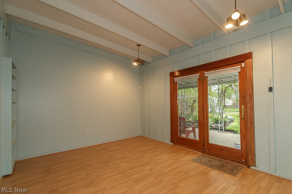 1271 Avondale Road Cleveland, OH 44121 - Photo 19 of 35 Family room with built in bookcase