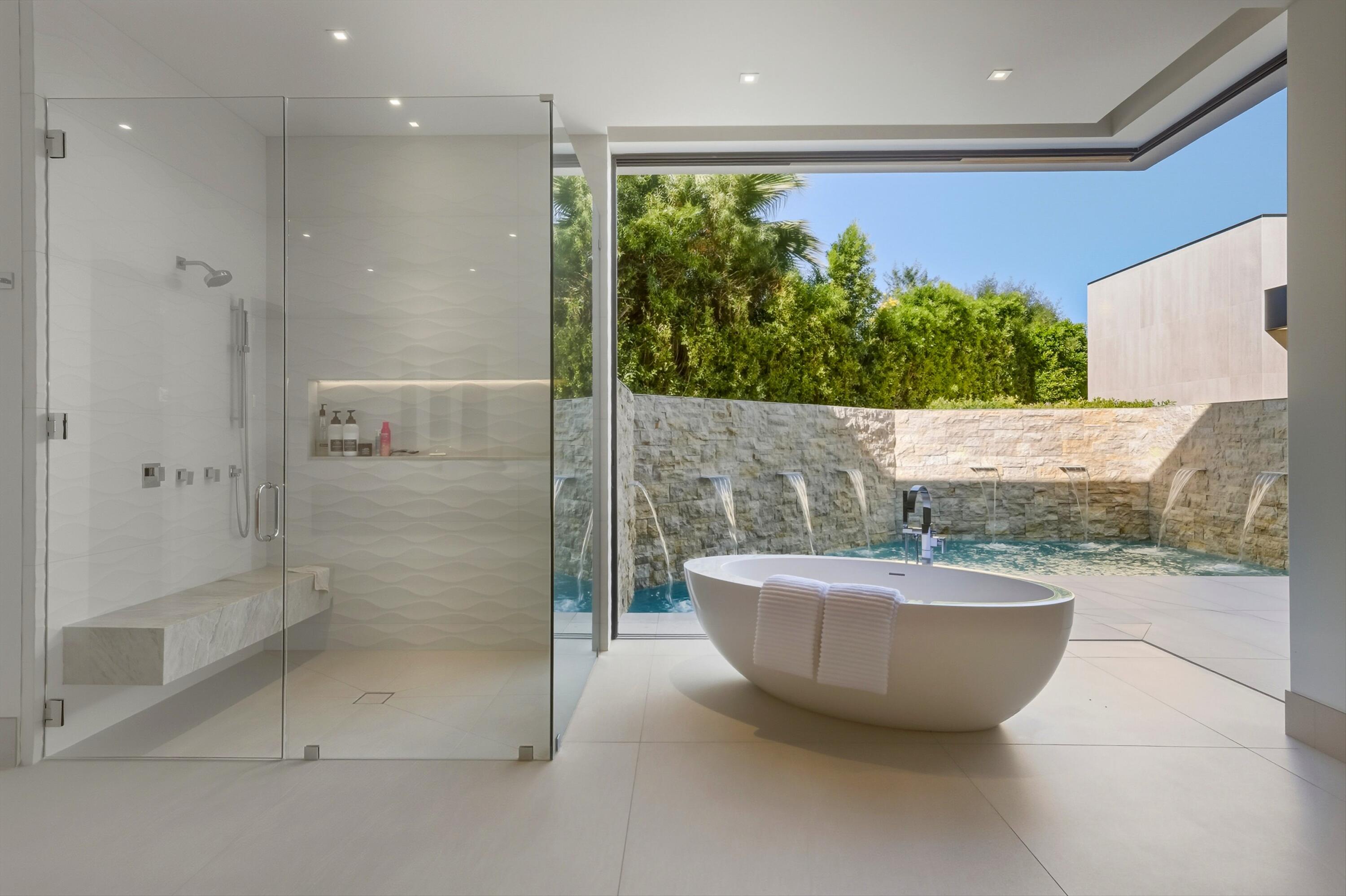 52637 Meriwether Way La Quinta, CA 92253 - Photo 7 of 15 a view of a bathtub in a room