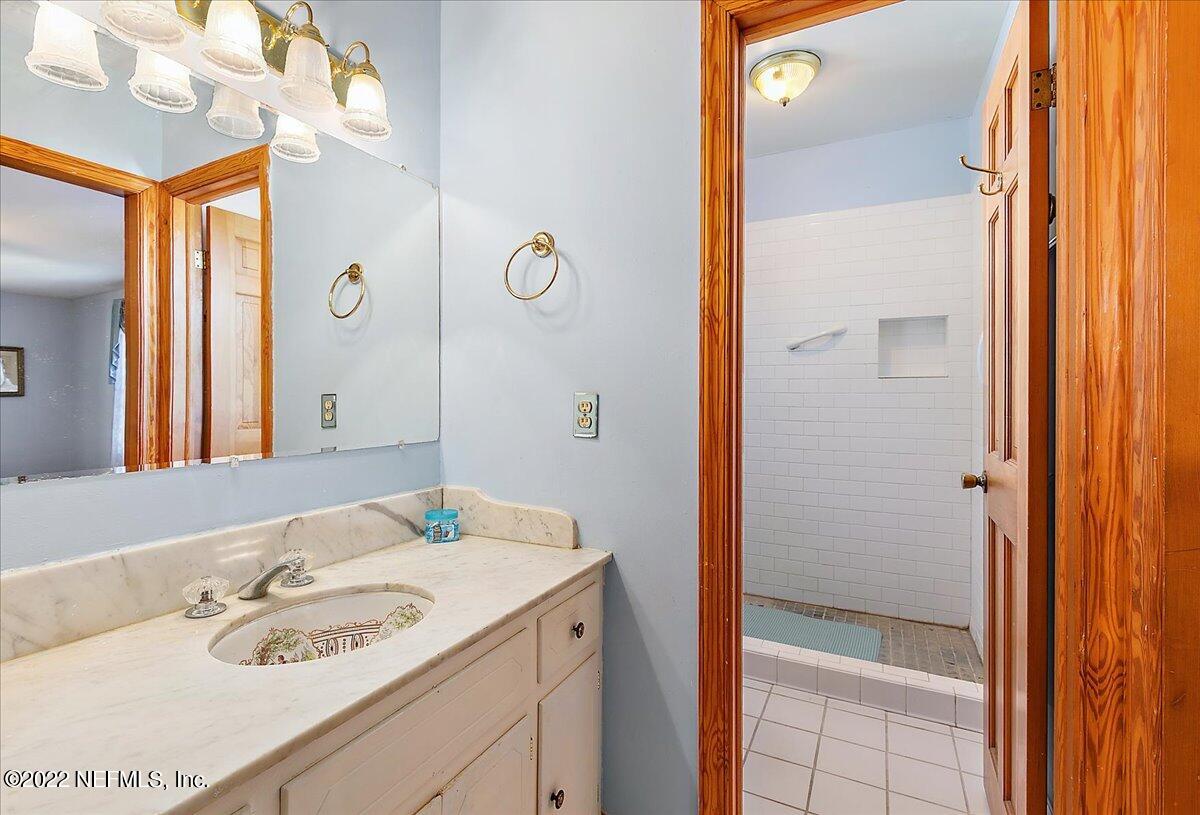 1939 Orange Picker Road Jacksonville, FL 32223 - Photo 20 of 30 20-Primary Bathroom