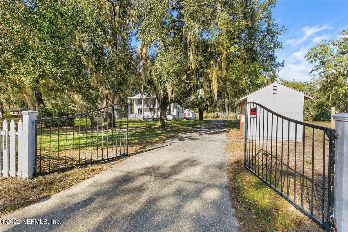 02-Gated Entrance