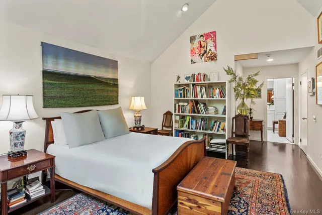 $1,695,000 | 30 Huckleberry Lane, East Hampton, NY 11937