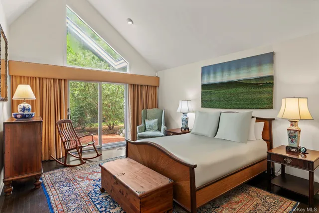 $1,695,000 | 30 Huckleberry Lane, East Hampton, NY 11937