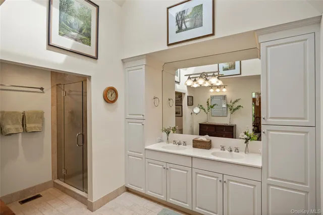 $1,695,000 | 30 Huckleberry Lane, East Hampton, NY 11937