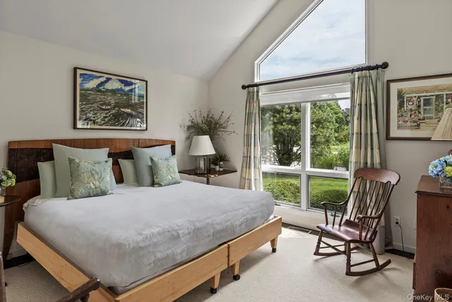 $1,695,000 | 30 Huckleberry Lane, East Hampton, NY 11937