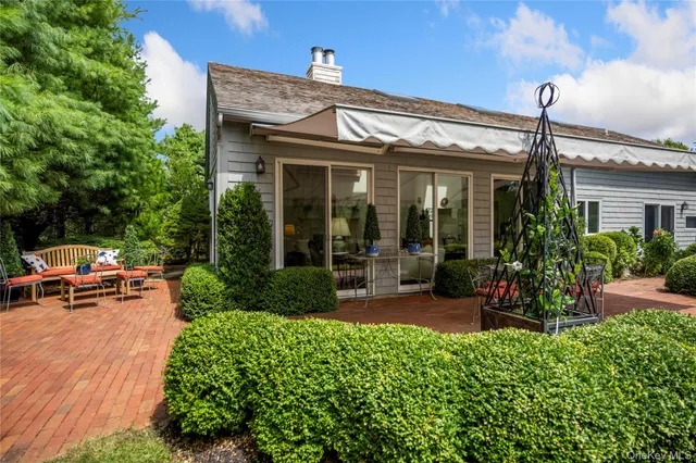 $1,695,000 | 30 Huckleberry Lane, East Hampton, NY 11937