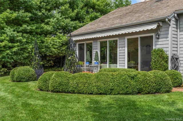 $1,695,000 | 30 Huckleberry Lane, East Hampton, NY 11937