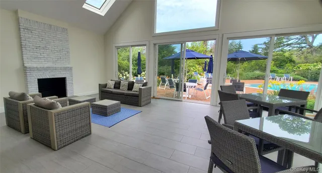 $1,695,000 | 30 Huckleberry Lane, East Hampton, NY 11937