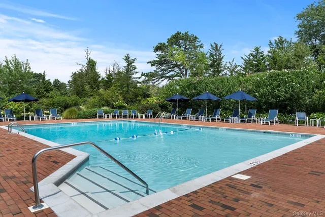 $1,695,000 | 30 Huckleberry Lane, East Hampton, NY 11937