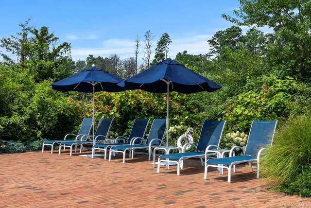 $1,695,000 | 30 Huckleberry Lane, East Hampton, NY 11937