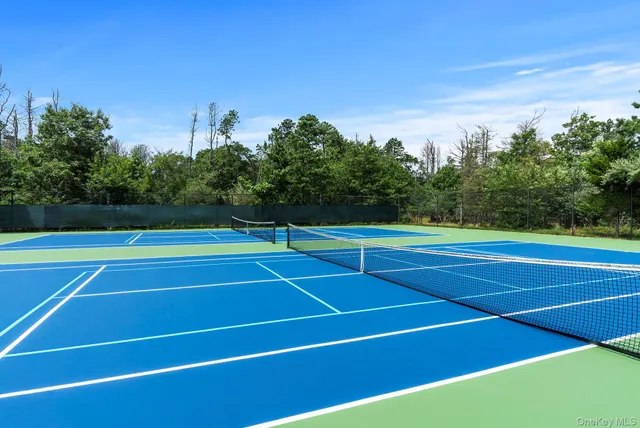 $1,695,000 | 30 Huckleberry Lane, East Hampton, NY 11937