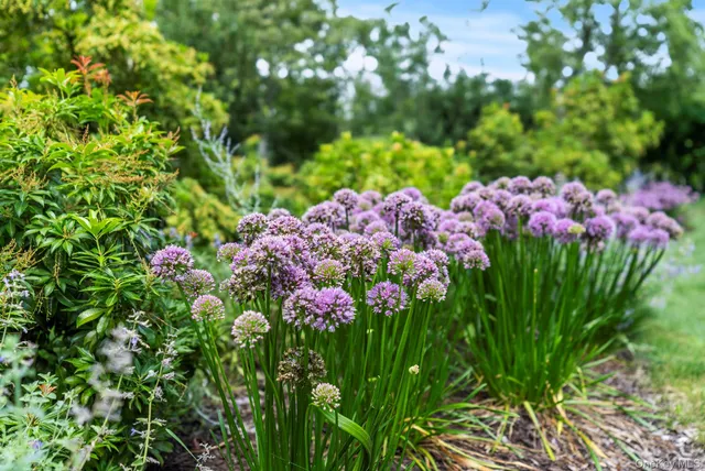 $1,695,000 | 30 Huckleberry Lane, East Hampton, NY 11937