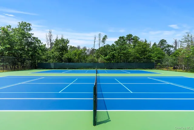 $1,695,000 | 30 Huckleberry Lane, East Hampton, NY 11937