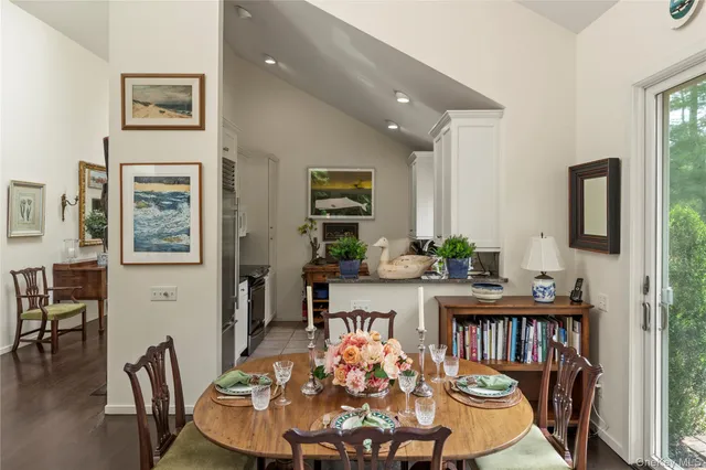 $1,695,000 | 30 Huckleberry Lane, East Hampton, NY 11937