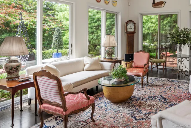 $1,695,000 | 30 Huckleberry Lane, East Hampton, NY 11937