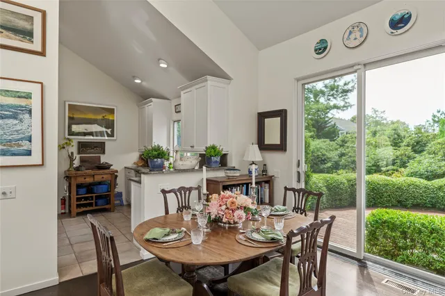 $1,695,000 | 30 Huckleberry Lane, East Hampton, NY 11937