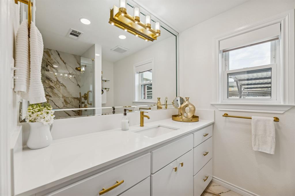 6033 Sandhurst Lane, Unit A Dallas, TX 75206 - Photo 30 of 34