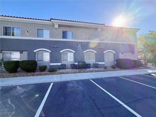 $1,600 | 10245 South Maryland Parkway, Unit 2213, Las Vegas, NV 89183