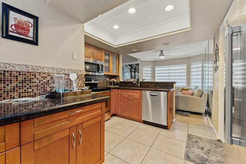 06_5295ParkPlaceCir_177004_Kitchen_FlexM