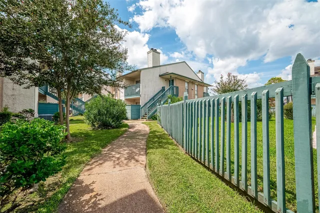 $110,000 | 250 El Dorado Boulevard, Unit 207, Webster, TX 77598