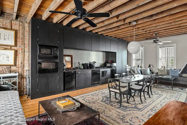 $2,500 | 362 Warren Street, Unit 2, Hudson, NY 12534