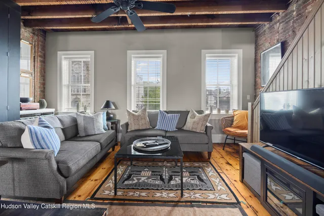 $2,500 | 362 Warren Street, Unit 2, Hudson, NY 12534