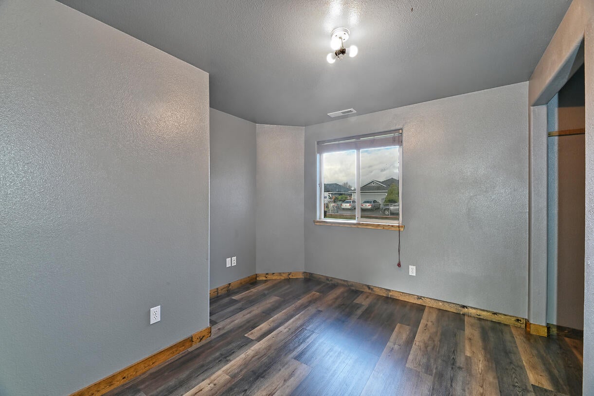 436 Mace Road Medford, OR 97501 - Photo 12 of 26 DSC_6443