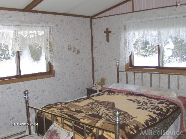 6520 Snover Road Port Sanilac, MI 48469 - Photo 9 of 16 31230631-8.JPG