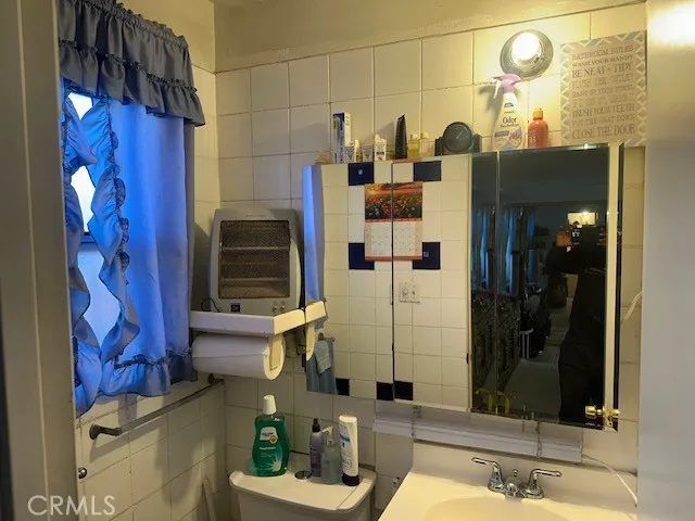 a view of back yard of the house