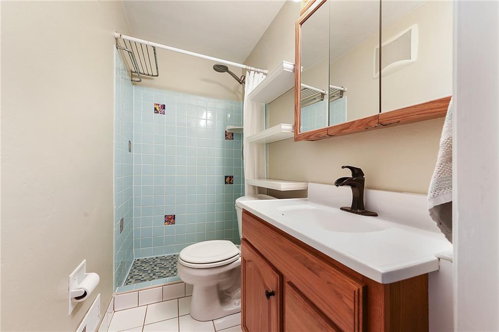 6913 Merton Road Pittsburgh, PA 15202 - Photo 28 of 48 a bathroom with a sink toilet and shower