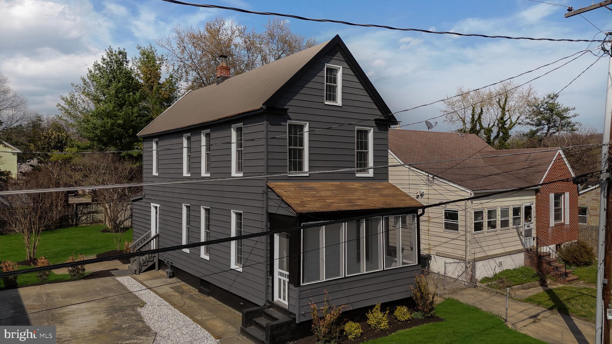 Welcome HOME to 106 4th Ave!