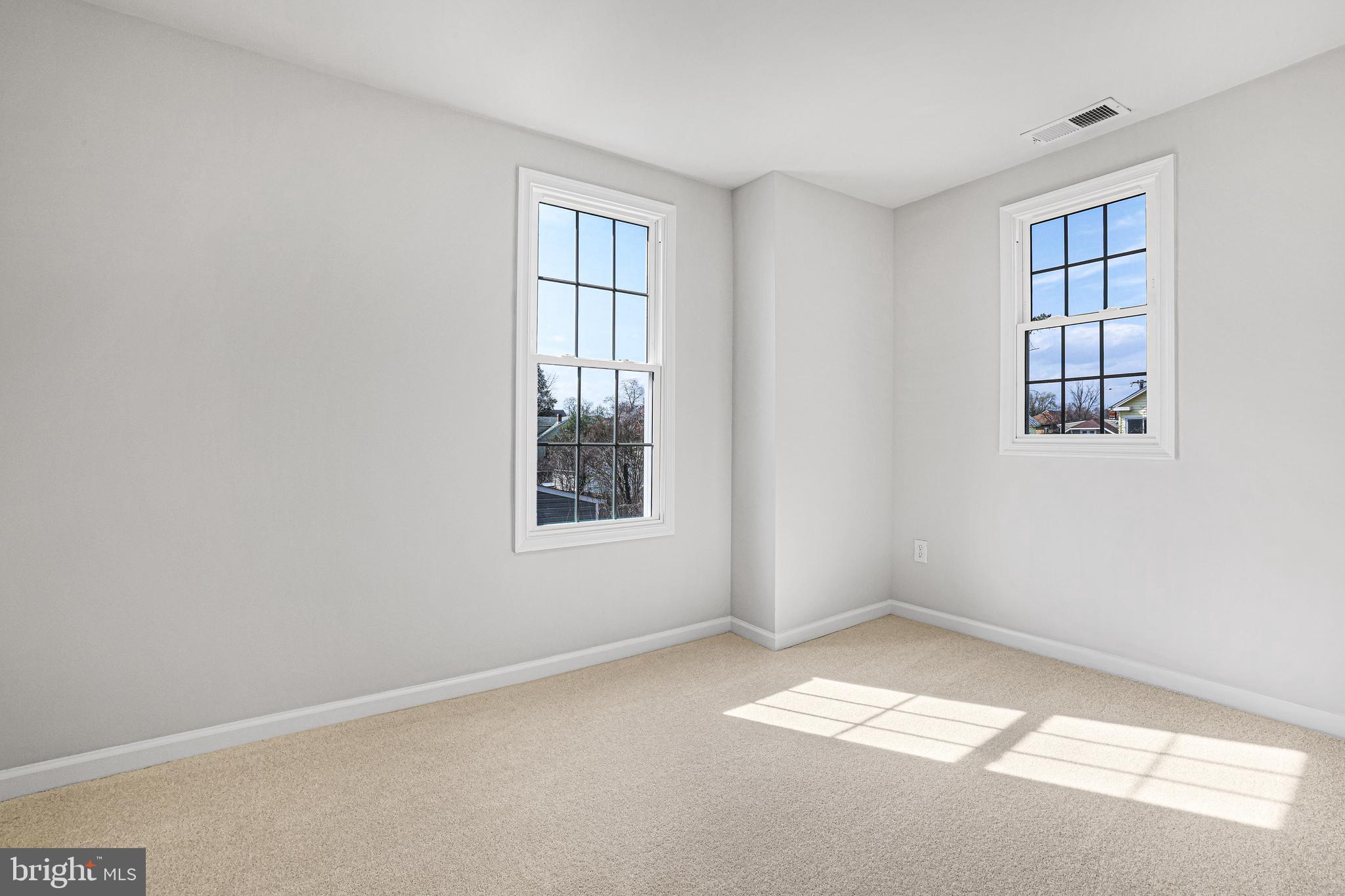 106 4th Avenue Baltimore, MD 21227 - Photo 19 of 31