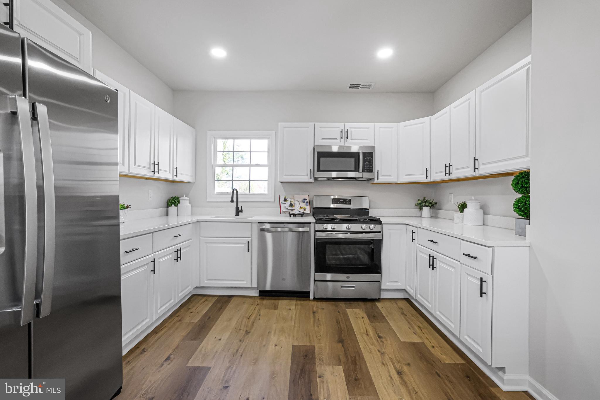 106 4th Avenue Baltimore, MD 21227 - Photo 3 of 31