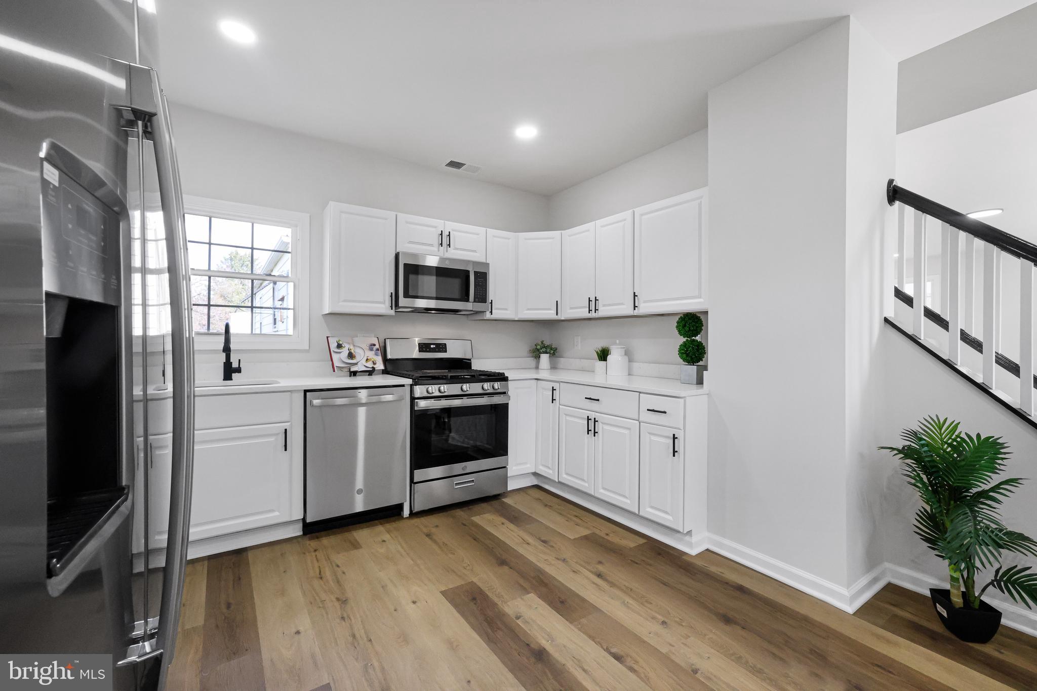106 4th Avenue Baltimore, MD 21227 - Photo 5 of 31