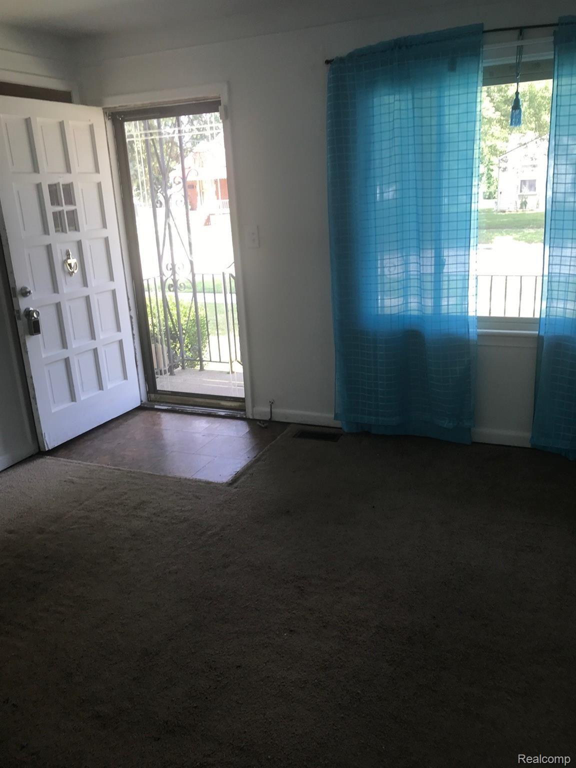 3884 Poplar Avenue Warren, MI 48091 - Photo 5 of 17 IMG_1858.JPG