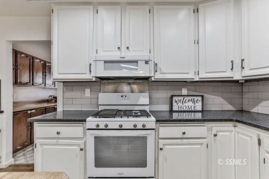 824 Lynn Way Ridgecrest, CA 93555 - Photo 7 of 49