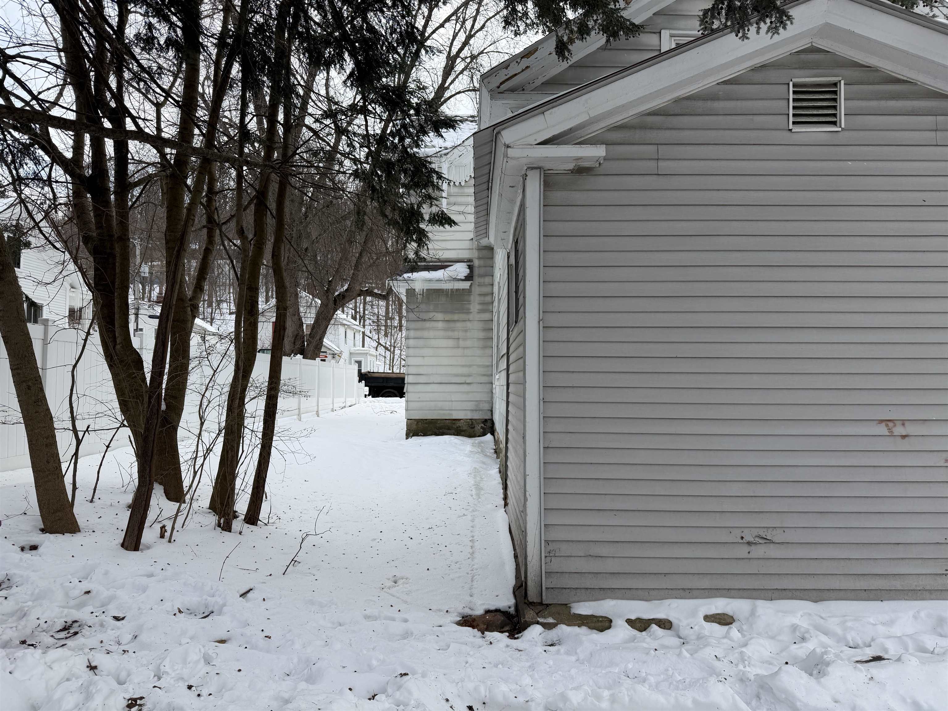 224 Union Street Bennington, VT 05201 - Photo 4 of 33