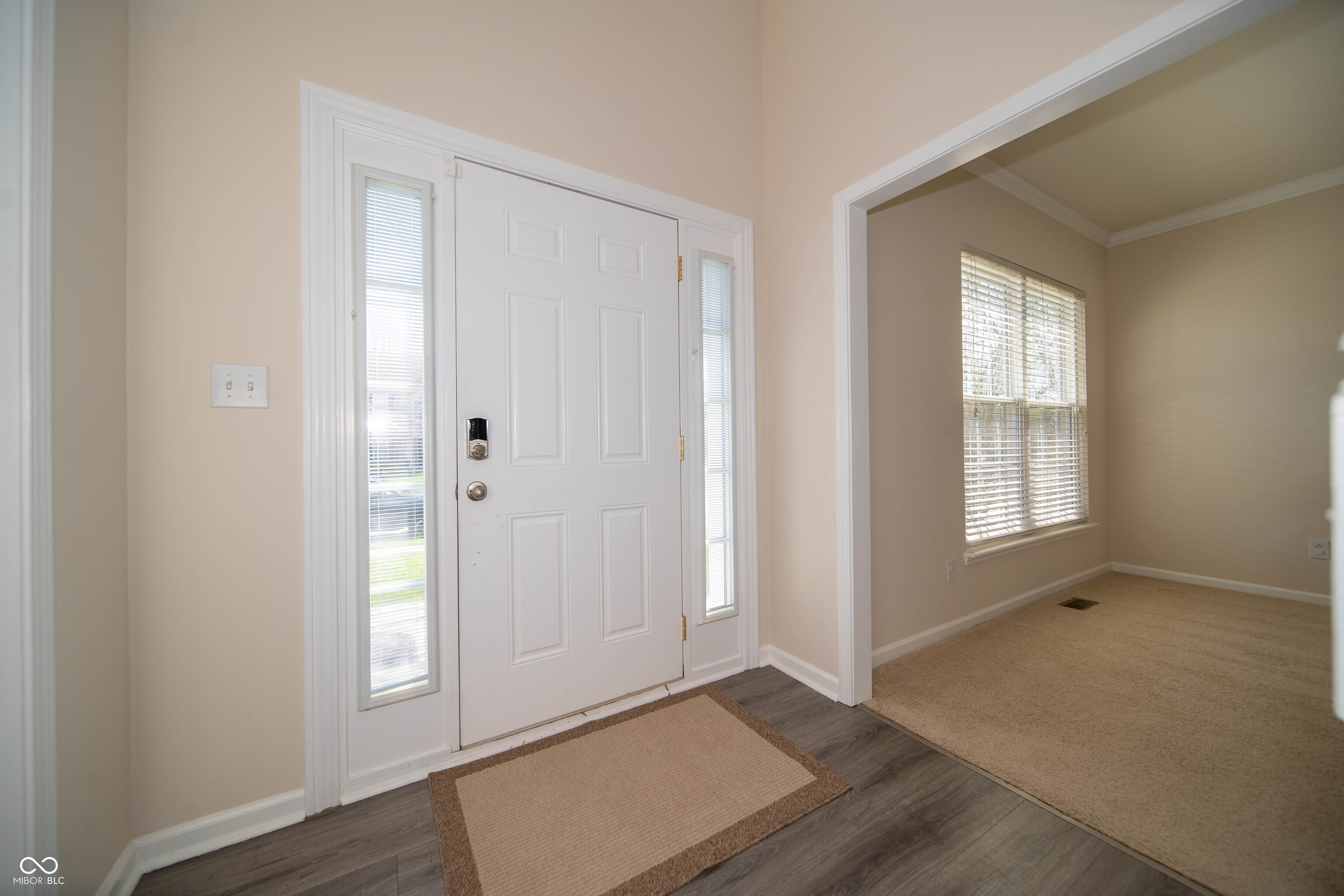 10113 Parkshore Drive Fishers, IN 46038 - Photo 5 of 44