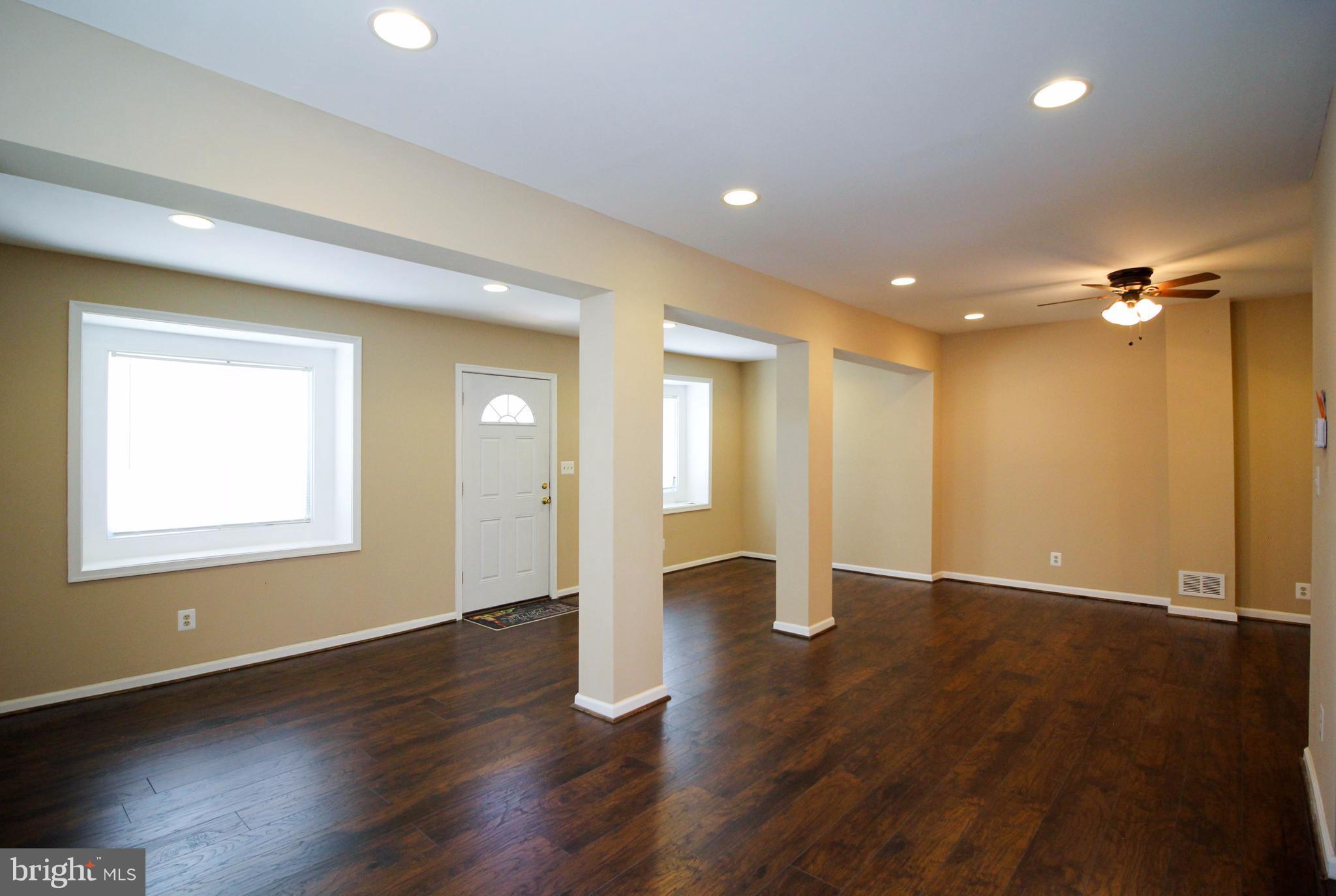 4227 Annapolis Road Baltimore, MD 21227 - Photo 4 of 30 Living room
