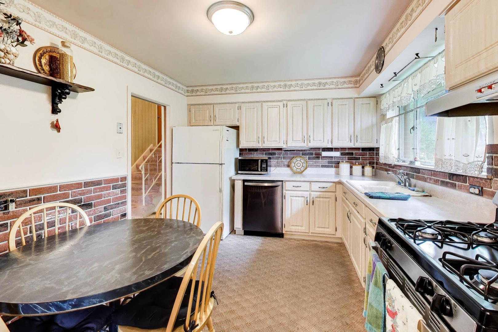 607 South George Street Mount Prospect, IL 60056 - Photo 9 of 34 Gallery Image 9